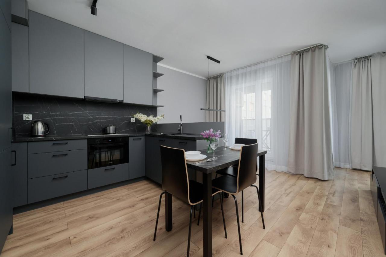 Gwiazdzista By The Sky Tower In By Renters Breslau