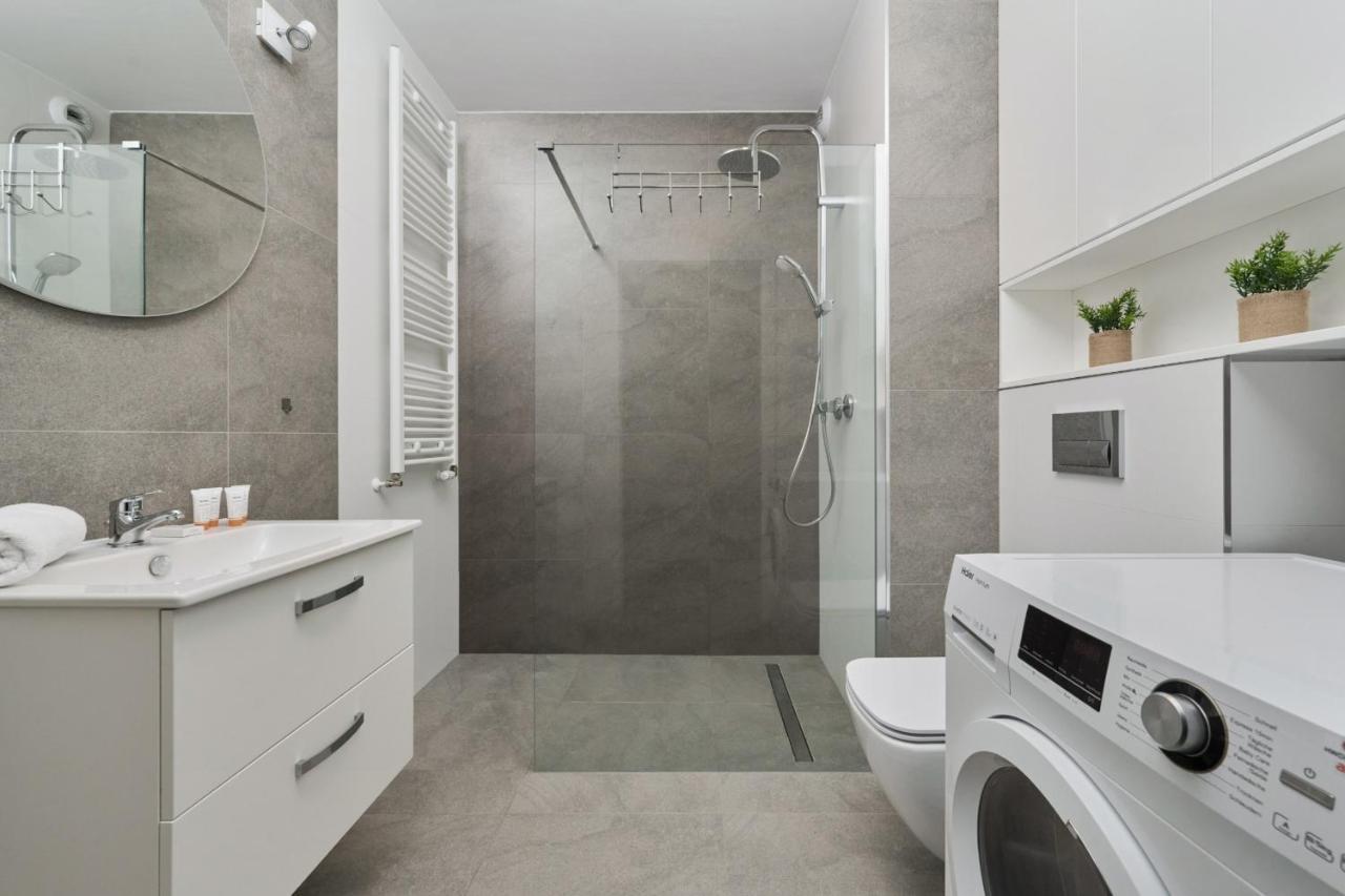 Apartment Gwiazdzista By The Sky Tower In By Renters