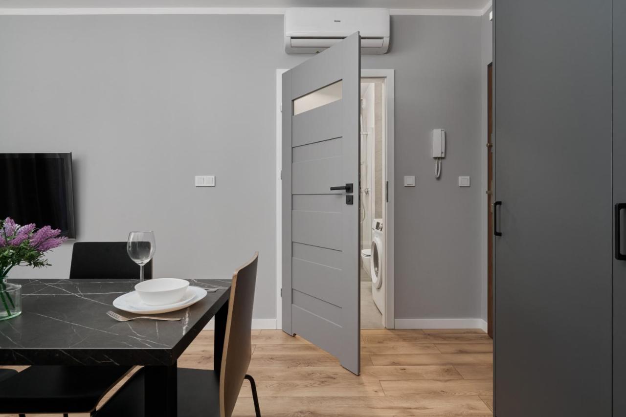 Gwiazdzista By The Sky Tower In By Renters Apartment Breslau